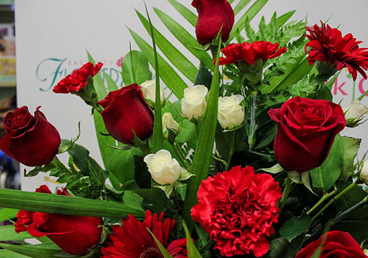 Red Roses Carnations